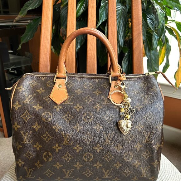 LOVE BAG CHARM, HEART CHARMS Gold Tone 💕✨ - Picture 2 of 7